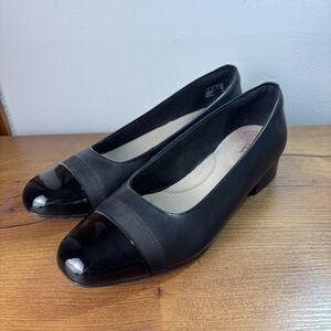 Clarks Womens Juliet Monte Ballet Flat Size 9 M Black Leather Cap Toe Shoe